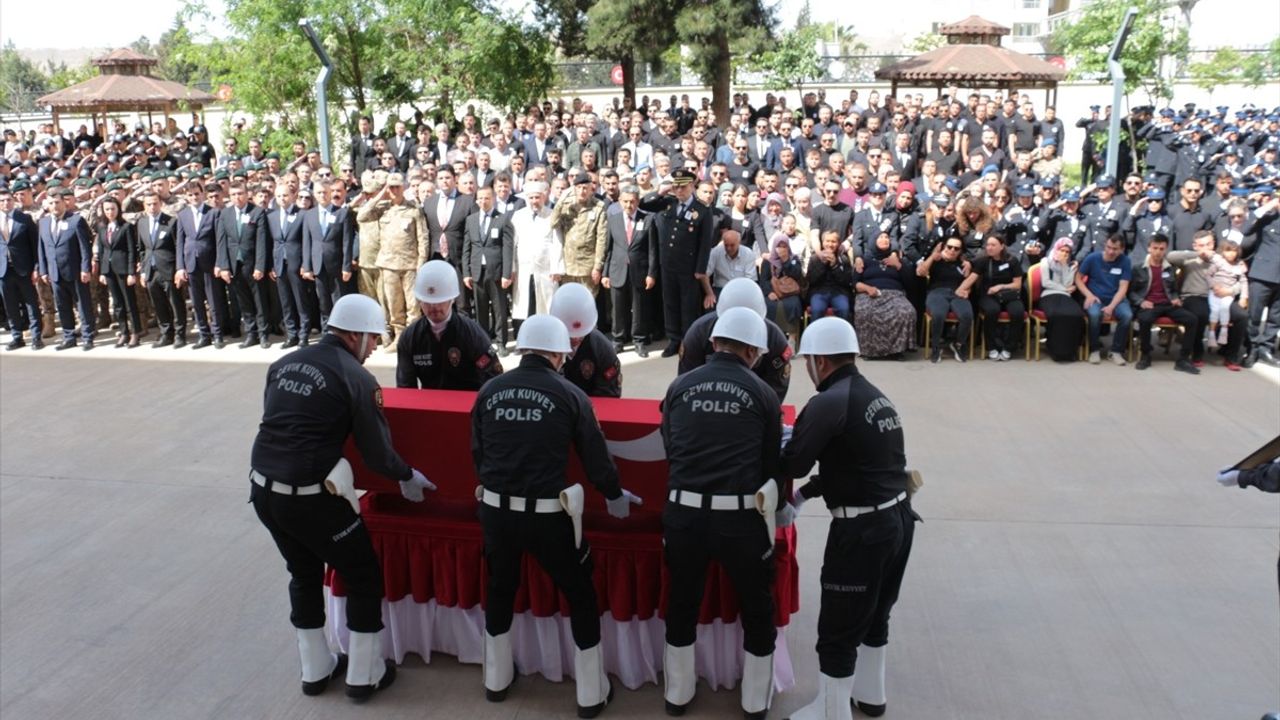 Şırnak'ta Şehit Polis Memuru Zeki Bacak İçin Tören Düzenlendi