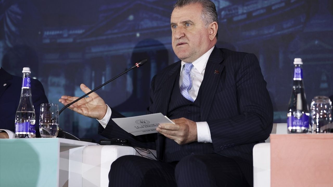 St. Petersburg'da 7. Etnospor Forumu'nda Bakanlar Paneli Toplandı