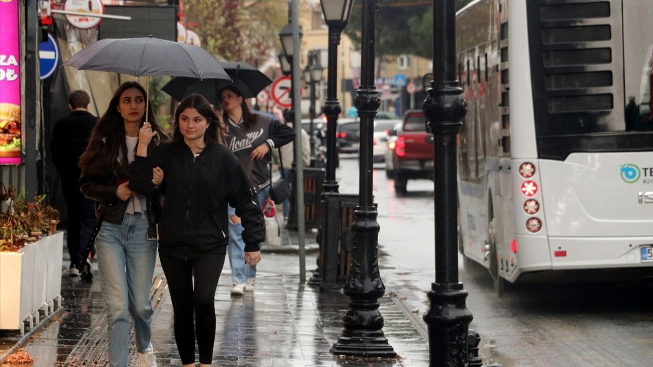 Tekirdağ'da Şiddetli Sağanak Yağışlar Hayatı Olumsuz Etkiledi