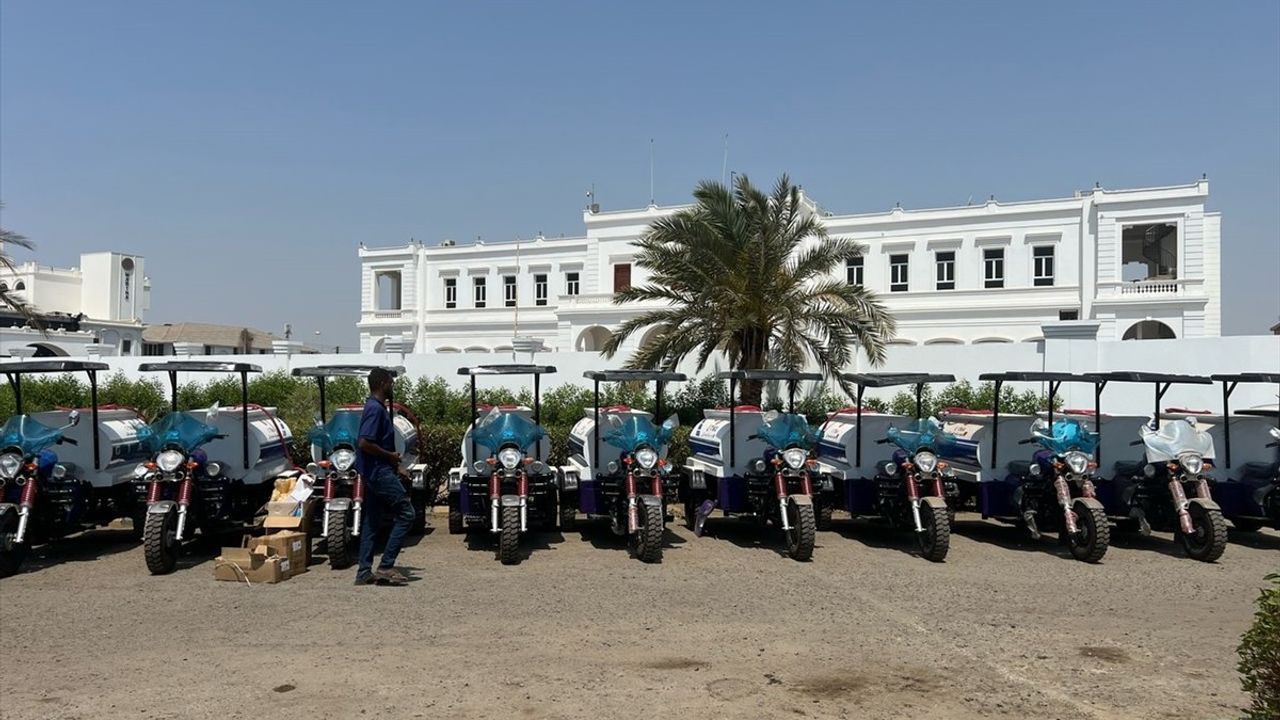 TİKA Sudan'da Su Tankeri Dağıttı