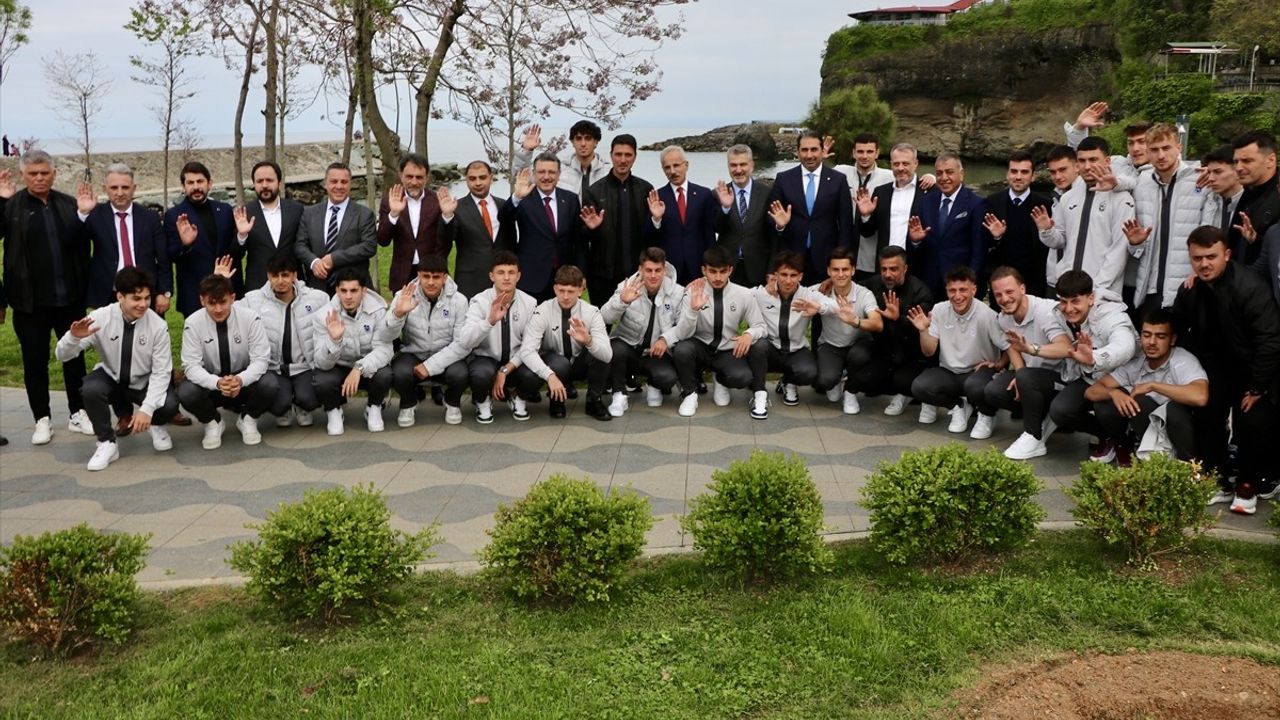 Trabzonspor 19 Yaş Altı Takımının Şehir Turu ve Destek Toplantısı