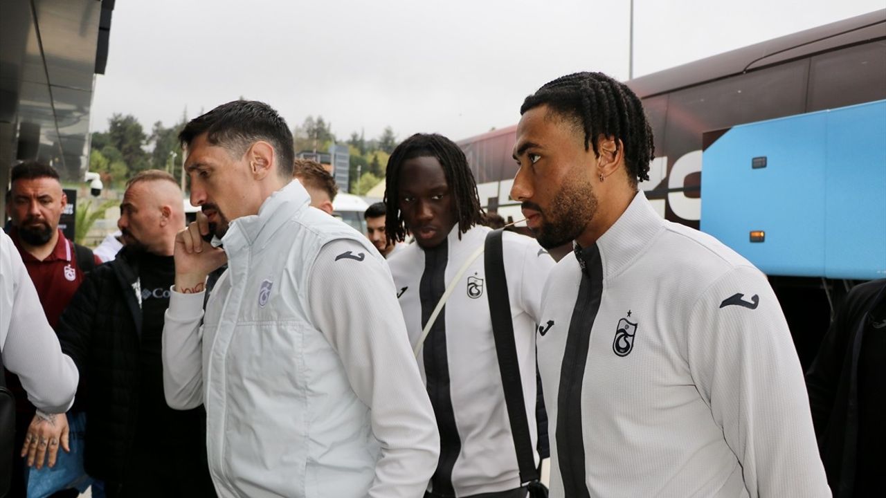 Trabzonspor, Fenerbahçe Maçı İçin İstanbul'a Gittti
