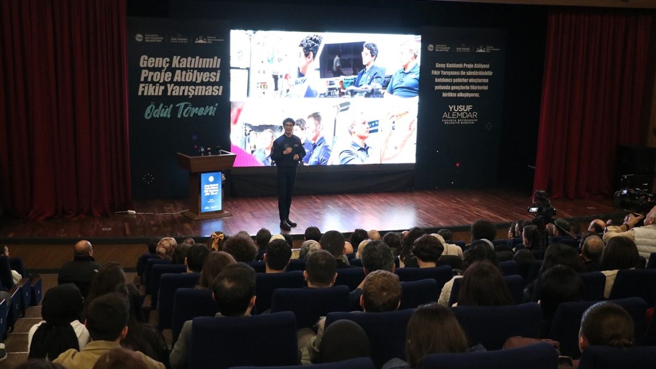 Türkiye'nin İkinci Astronotu Tuva Cihangir Atasever Sakarya'da Öğrencilerle Bir Araya Geldi
