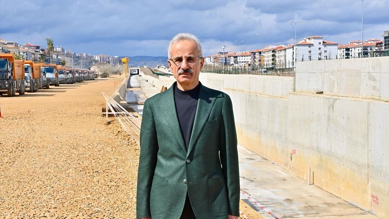 Ulaştırma Bakanı Uraloğlu, Sincan OSB-Yenikent-Kazan Soda Demiryolu Projesini İnceledi