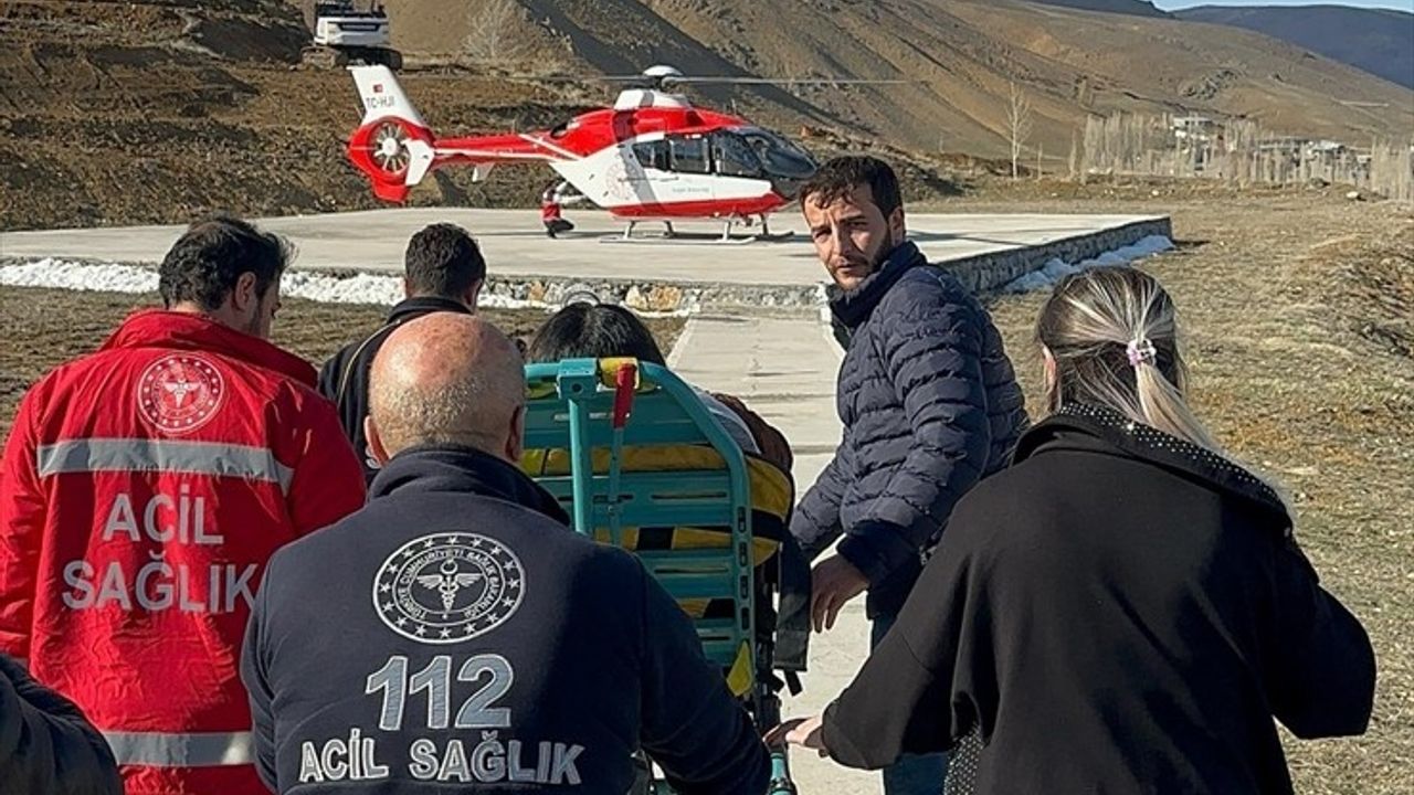 Van'da Ambulans Helikopterle Hamile Kadın Kurtarıldı