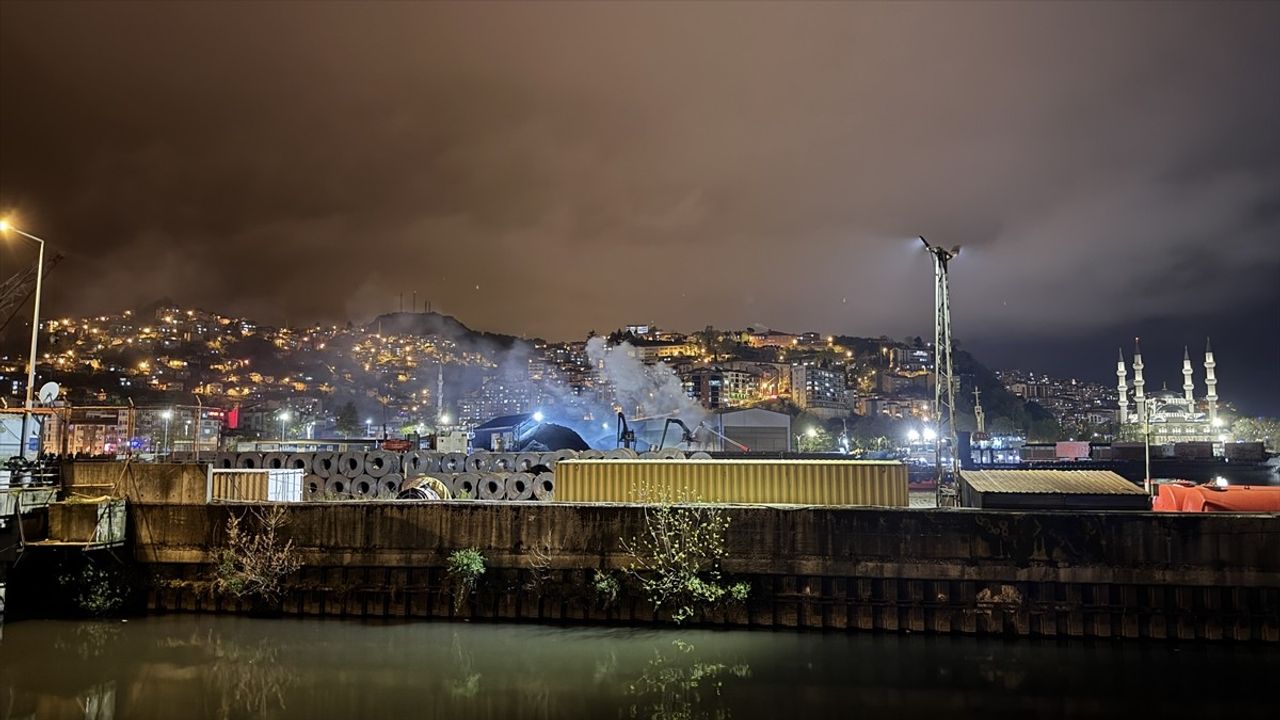 Zonguldak'ta TTK Liman Sahasında Yangın