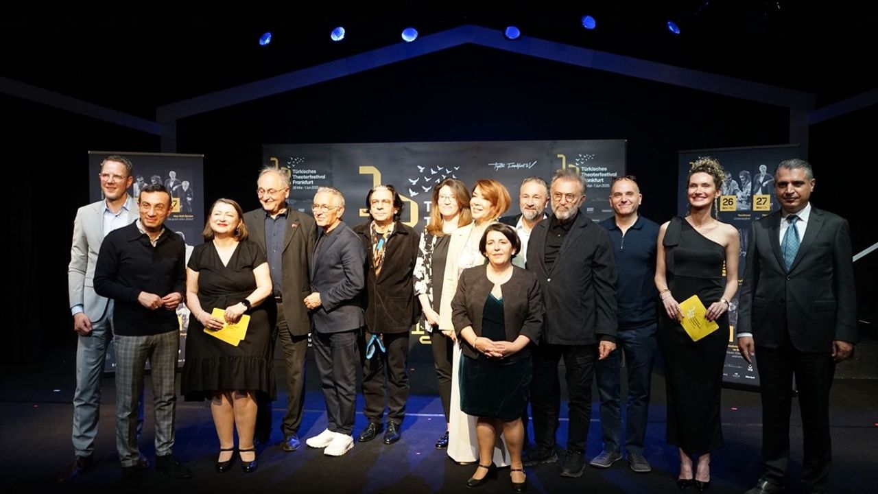 12. Frankfurt Türk Tiyatro Festivali, Yenilmez İle Kapılarını Araladı