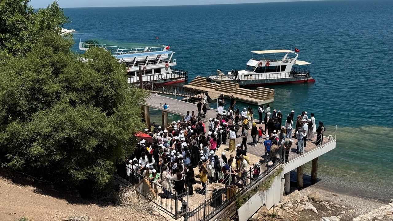 22. Akdamar Çocuk ve Gençlik Tiyatroları Şenliği Sona Erdi