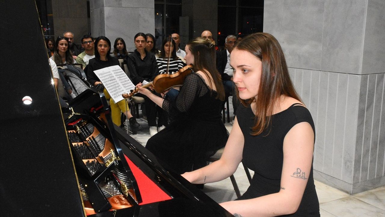 24. Afyonkarahisar Klasik Müzik Festivali'nde Ars Essendi Üçlüsü Konser Verdi