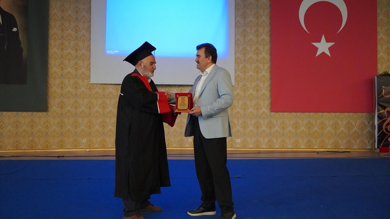 71 Yaşında Dördüncü Üniversitesinden Mezun Olan Ziraat Mühendisi
