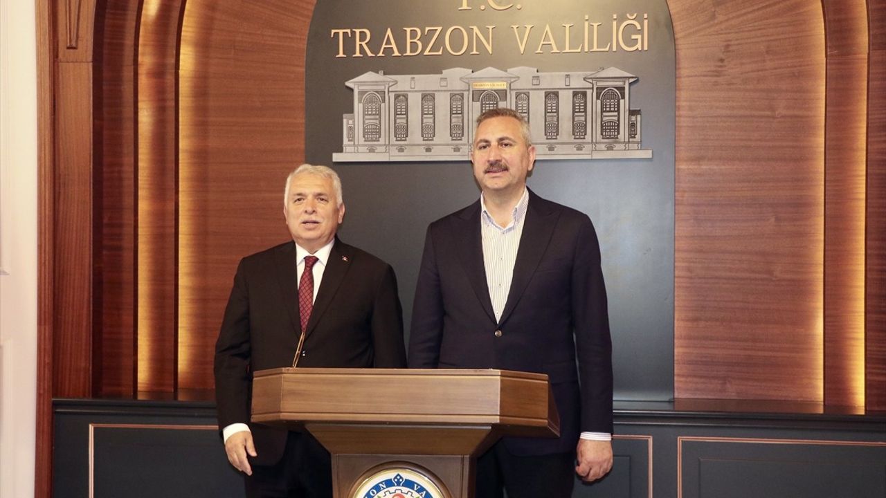 Abdulhamit Gül'den Gençlere Adalet ve Sivil Anayasa Vurgusu