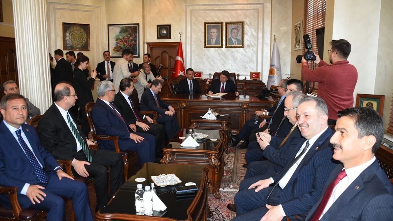 Adalet Bakanı Yılmaz Tunç, Samsun'da Ziyaretlerde Bulundu