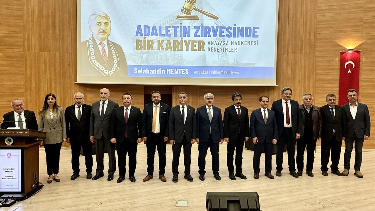 Adaletin Zirvesinde Bir Kariyer: Anayasa Mahkemesi Deneyimleri Konferansı Kırşehir'de Gerçekleşti