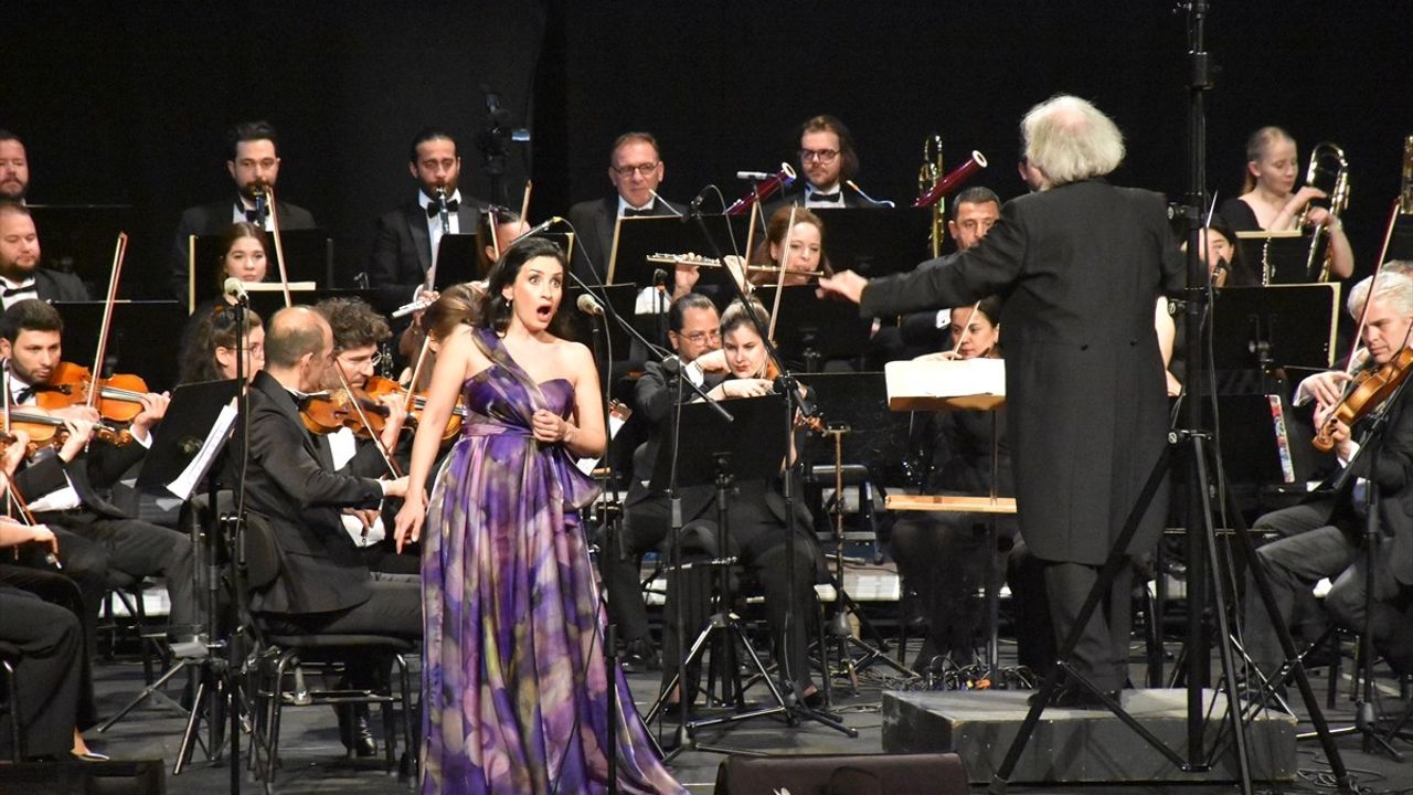 Adana'da Beta Enerji Filarmoni Orkestrası Etkileyici Bir Konser Verdi