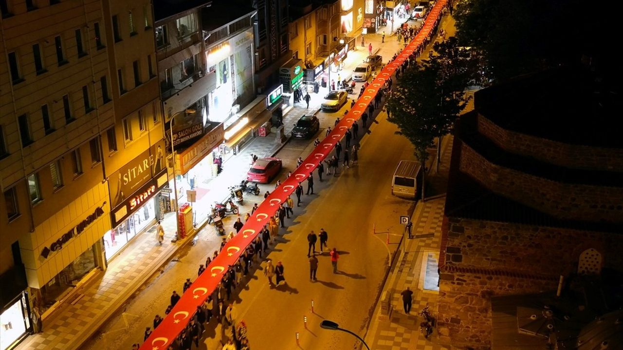 Afyonkarahisar'da Türk Bayrağıyla Gençlik Yürüyüşü