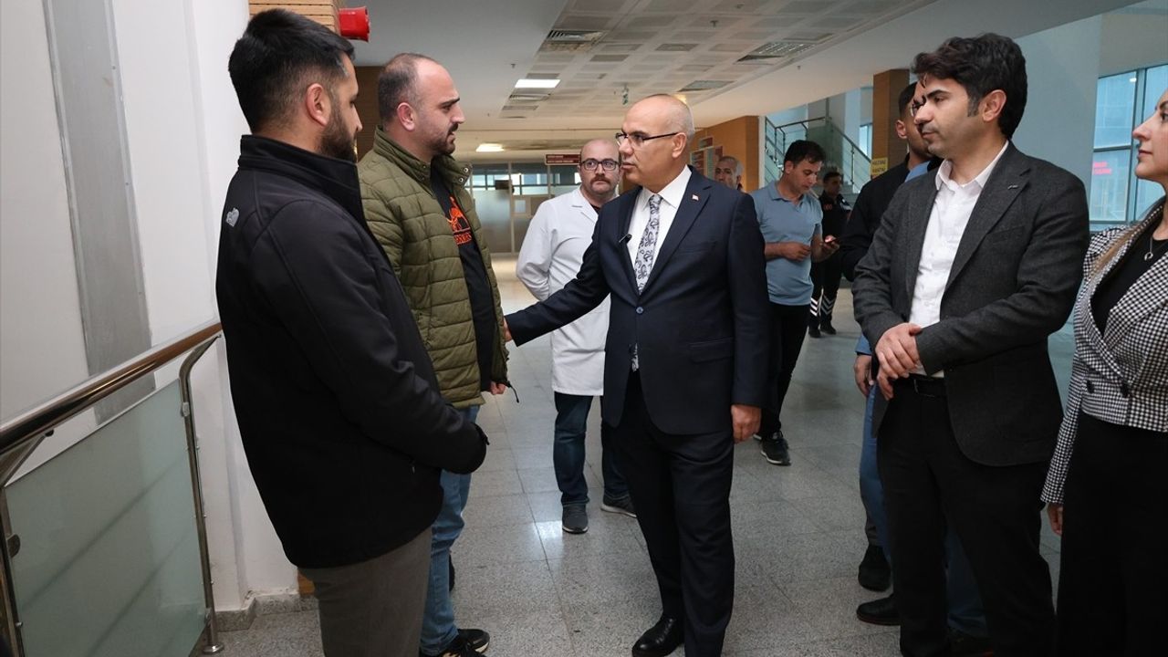 Ağrı Valisi Koç, Hastane İncelemelerinde Bulundu