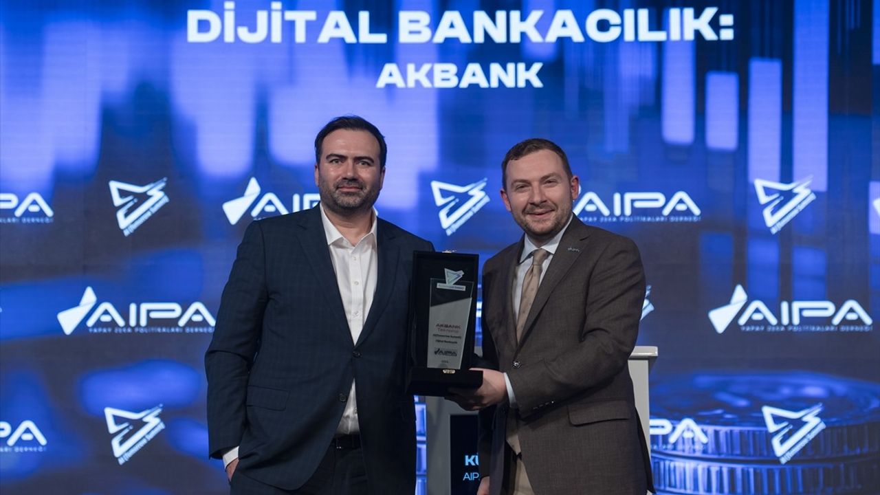 AI Tomorrow Summit 2025: Ödül Töreninde Öne Çıkanlar
