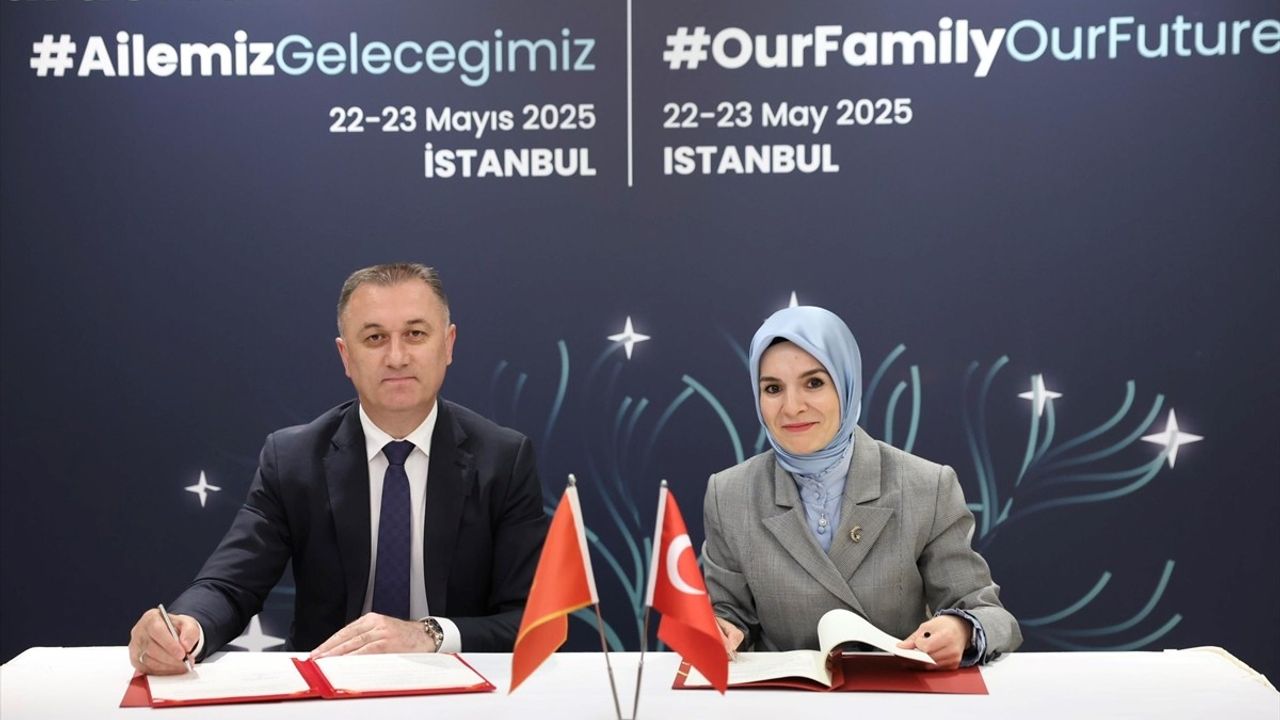 Aile ve Sosyal Hizmetler Bakanı Göktaş, Karadağlı Mevkidaşı ile Görüştü