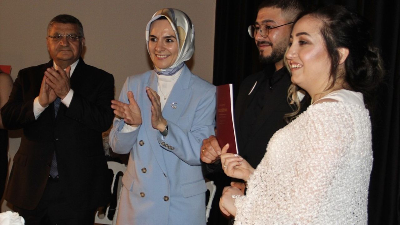 Aile ve Sosyal Hizmetler Bakanı Göktaş, Sinop'ta Genç Evliliklerine Destek Oluyor