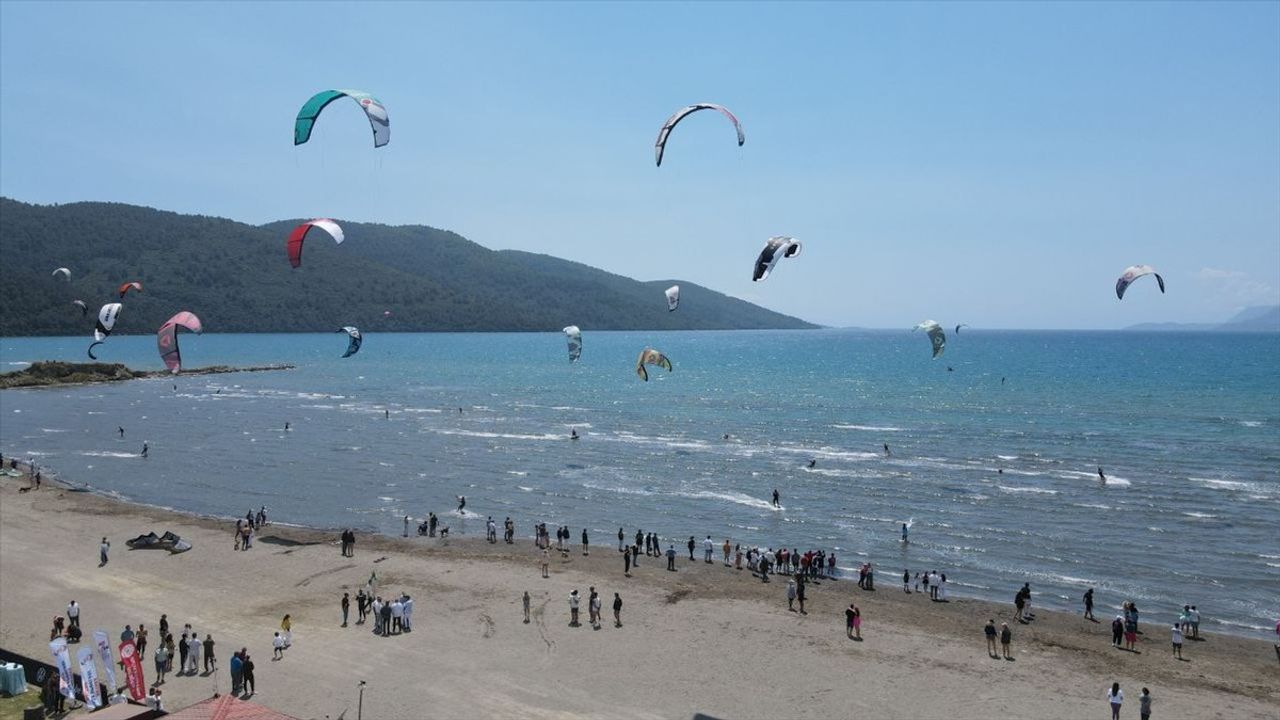 Akyaka'da Rüzgar Sörfü Şenliği Coşkuyla Gerçekleşti