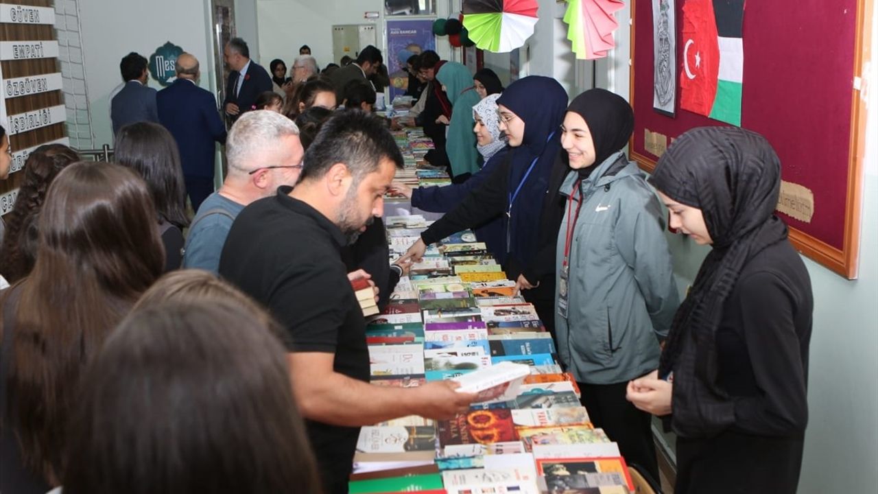 Amasya'da Öğrenciler Gazze İçin Kermes Düzenledi