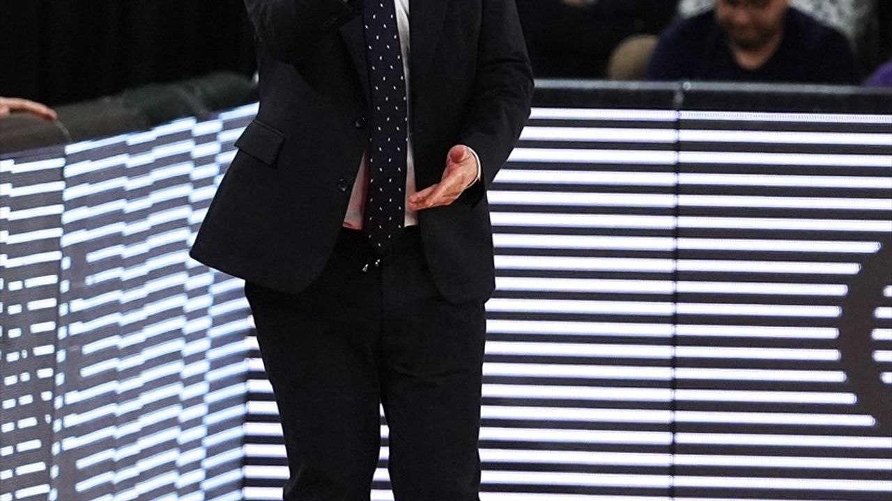 Anadolu Efes, Karşıyaka karşısında galip geldi