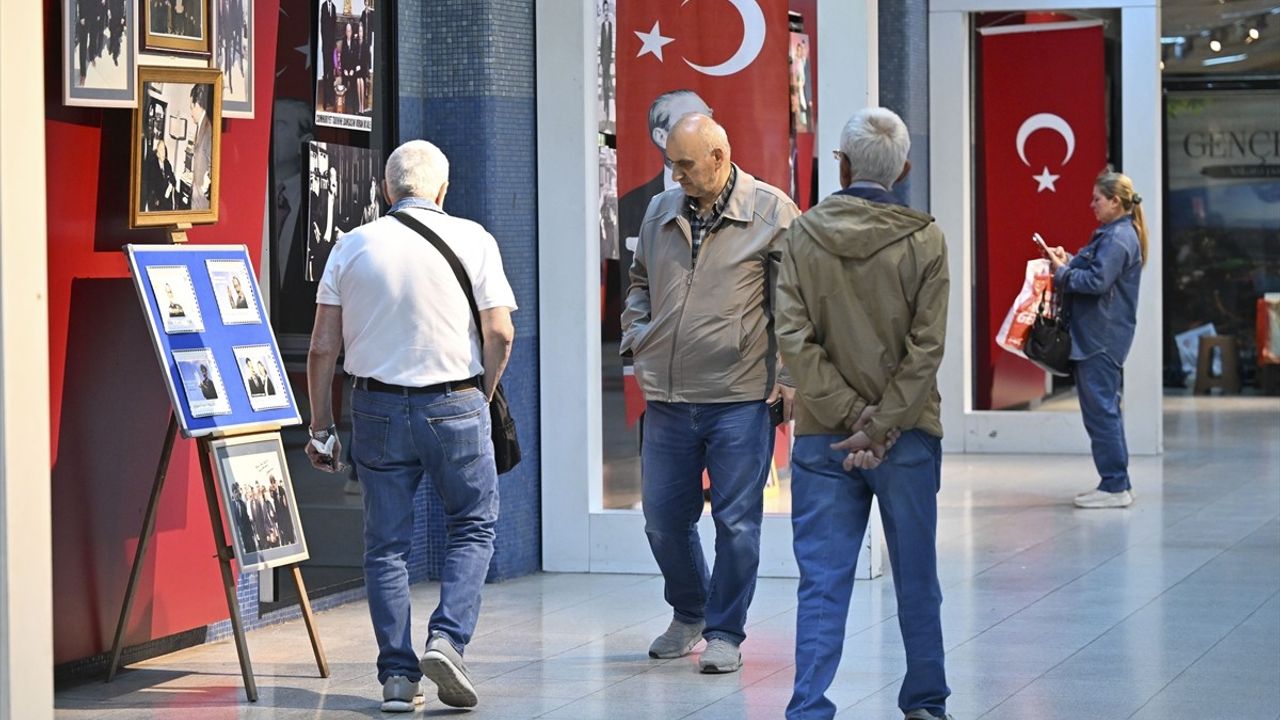 Ankara'da Bülent Ecevit'in 100. Doğum Yılı İçin Sergi Açıldı
