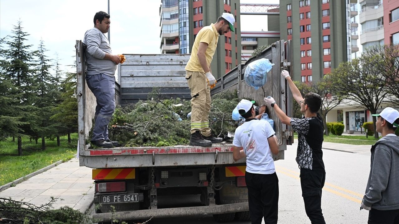 Ankara'da 'Orman Benim' Farkındalık Etkinliği Gerçekleşti