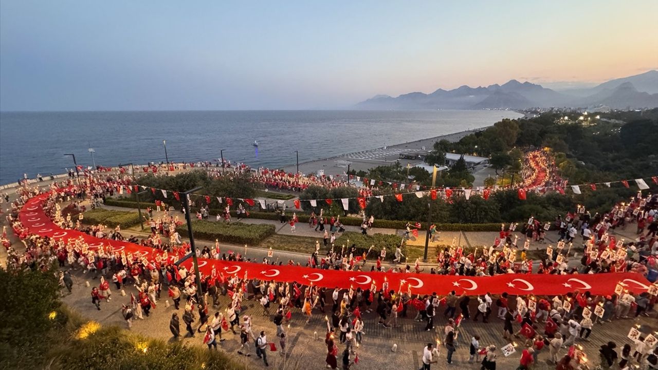 Antalya'da 19 Mayıs Coşkusu: Fener Alayı ve Konser
