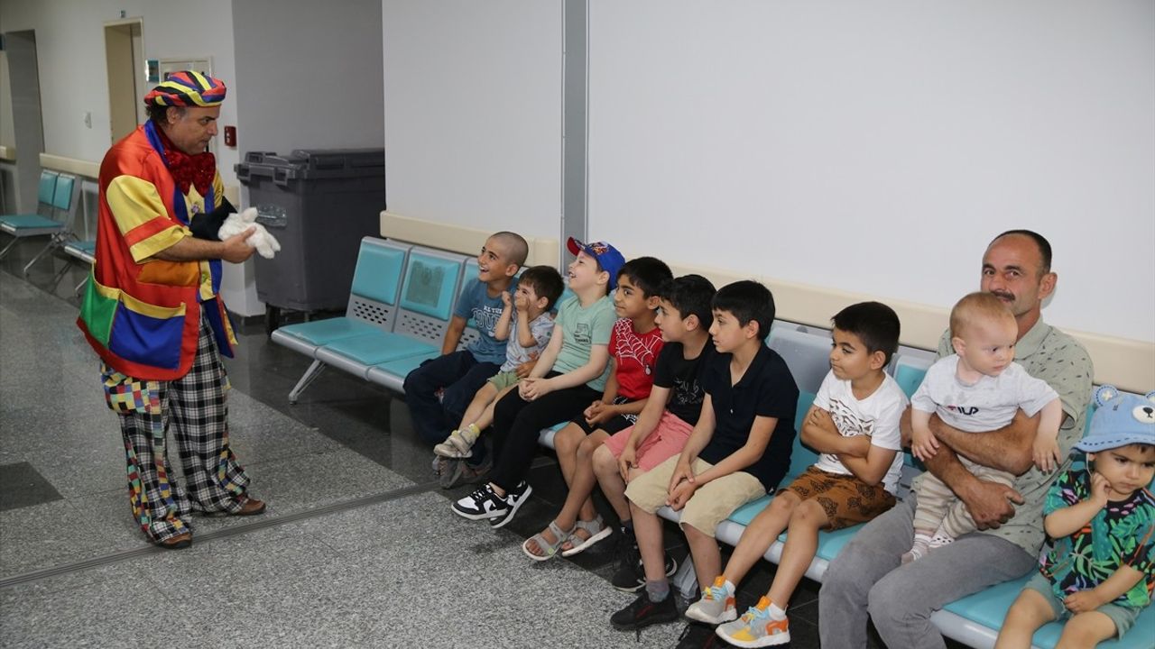 Antalya'da 44 Çocuk İçin Sünnet Etkinliği Düzenlendi