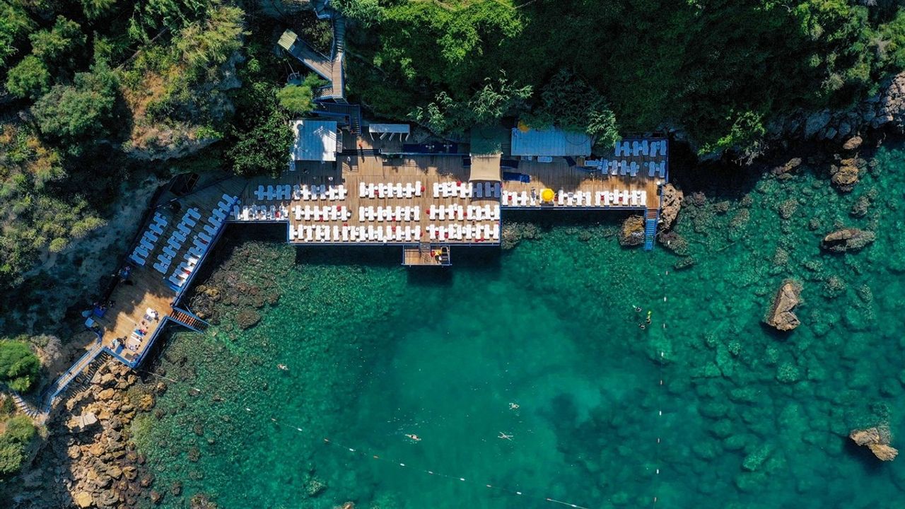 Antalya'da 5 Falez Plajı Mavi Bayrak Almaya Hak Kazandı