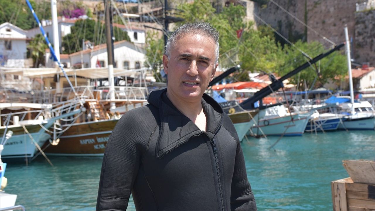 Antalya'da Deniz Dibi Temizliği Etkinliği