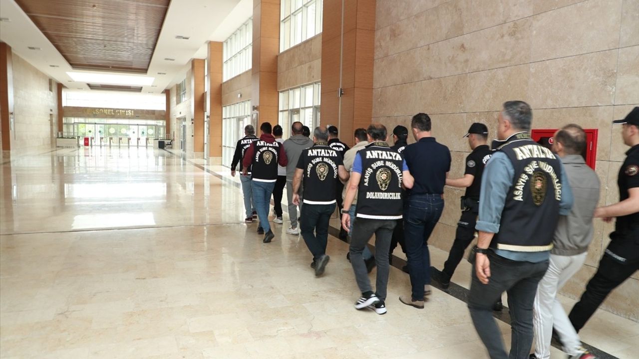 Antalya'da Dolandırıcılık Operasyonu: 4 Kişi Tutuklandı