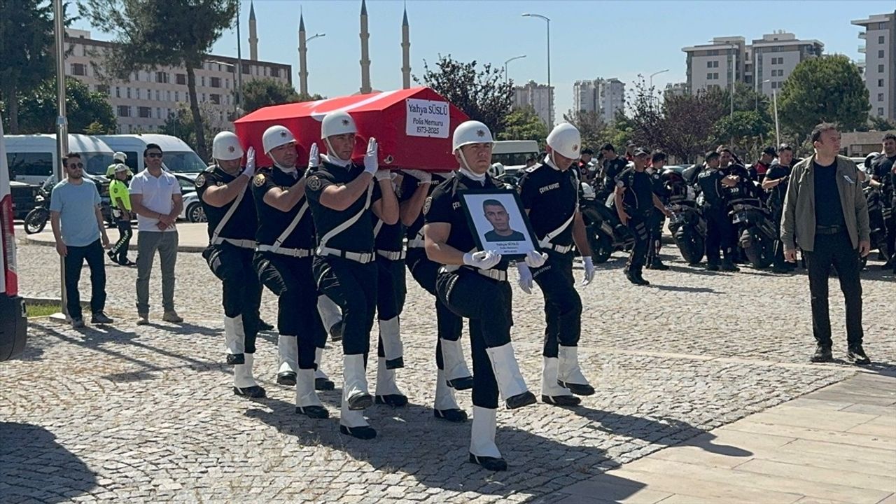 Antalya'da Kalp Krizi Nedeniyle Hayatını Kaybeden Polis Memuru İçin Tören Düzenlendi