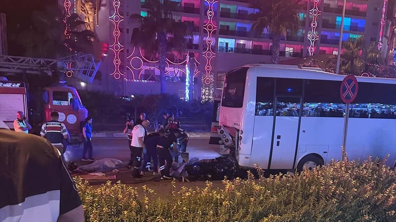Antalya'da Motosiklet Kazası: İki Can Kaybı