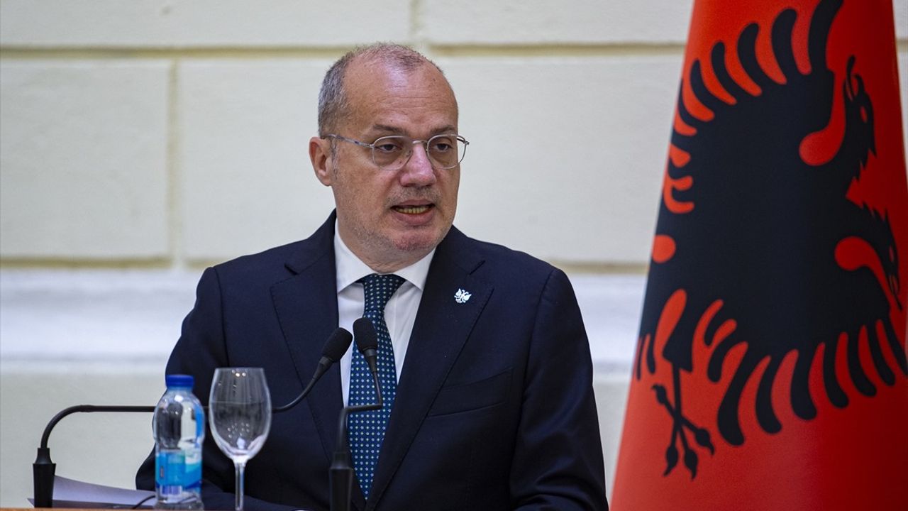 Arnavutluk'tan Bosna Hersek'e Destek Mesajı