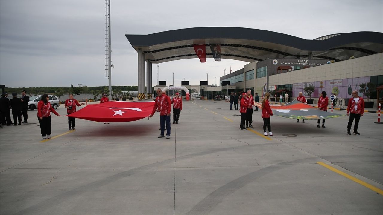 Atletlerin Selanik'ten Getirdiği Ata Toprağı Türkiye'ye Ulaştı