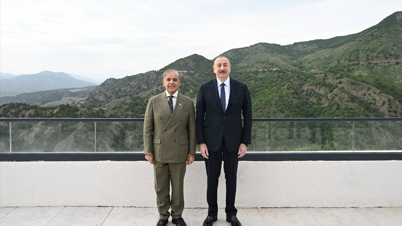 Azerbaycan ve Pakistan Liderleri Laçın'da Buluştu