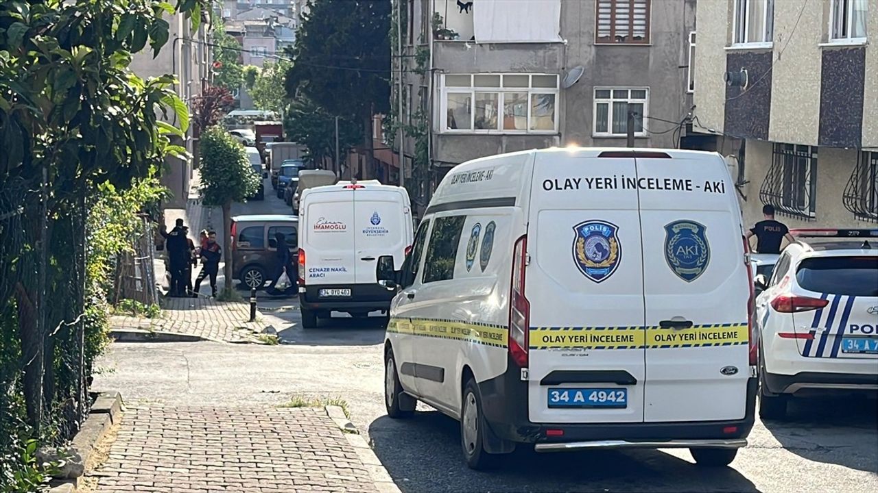 Bağcılar'da Boşanma Aşamasındaki Eşine Silahlı Saldırı: Koca İntihara Sürüklendi