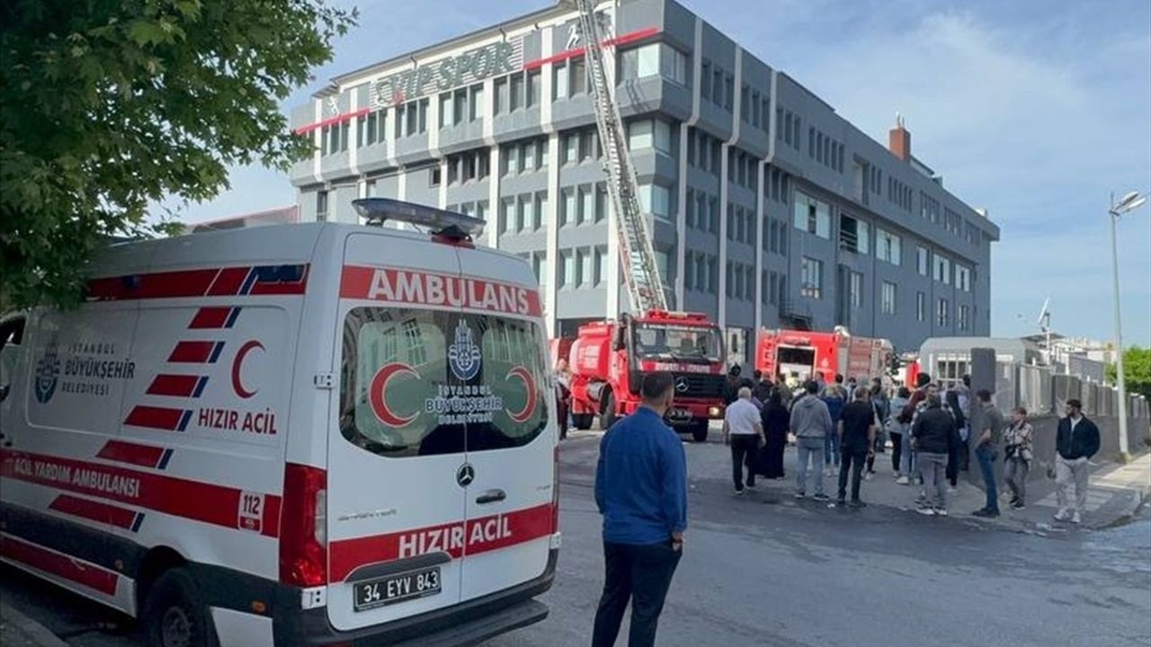 Bağcılar'da Tekstil Fabrikasında Yangın Kontrol Altına Alındı