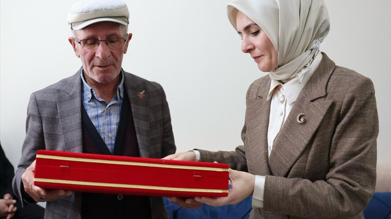 Bakan Göktaş'tan Şehit Ailesine Ziyaret