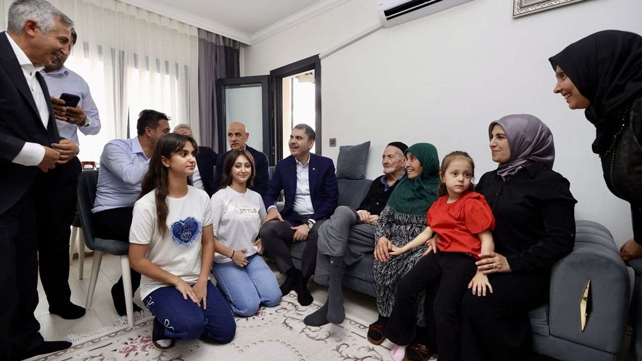 Bakan Kurum, Depremzedelere Destek Vermeye Devam Ediyor