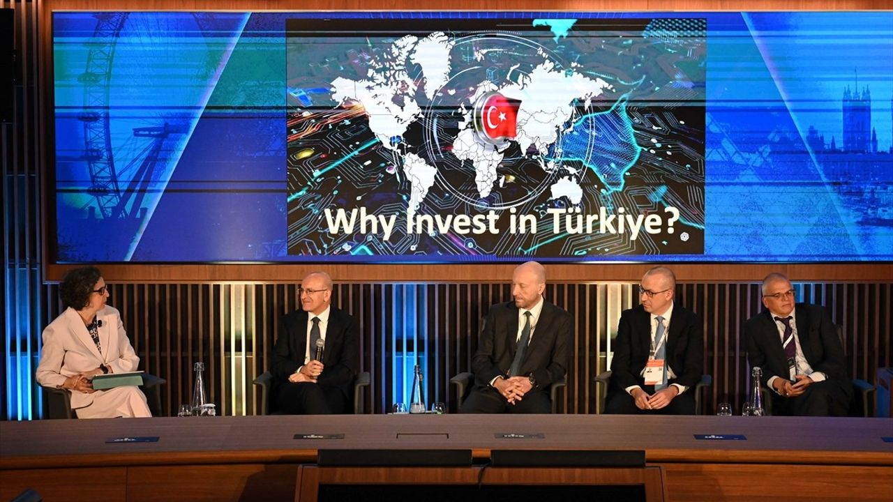 Bakan Şimşek'ten Londra'da Türkiye'nin Ekonomik Geleceği Hakkında Açıklamalar