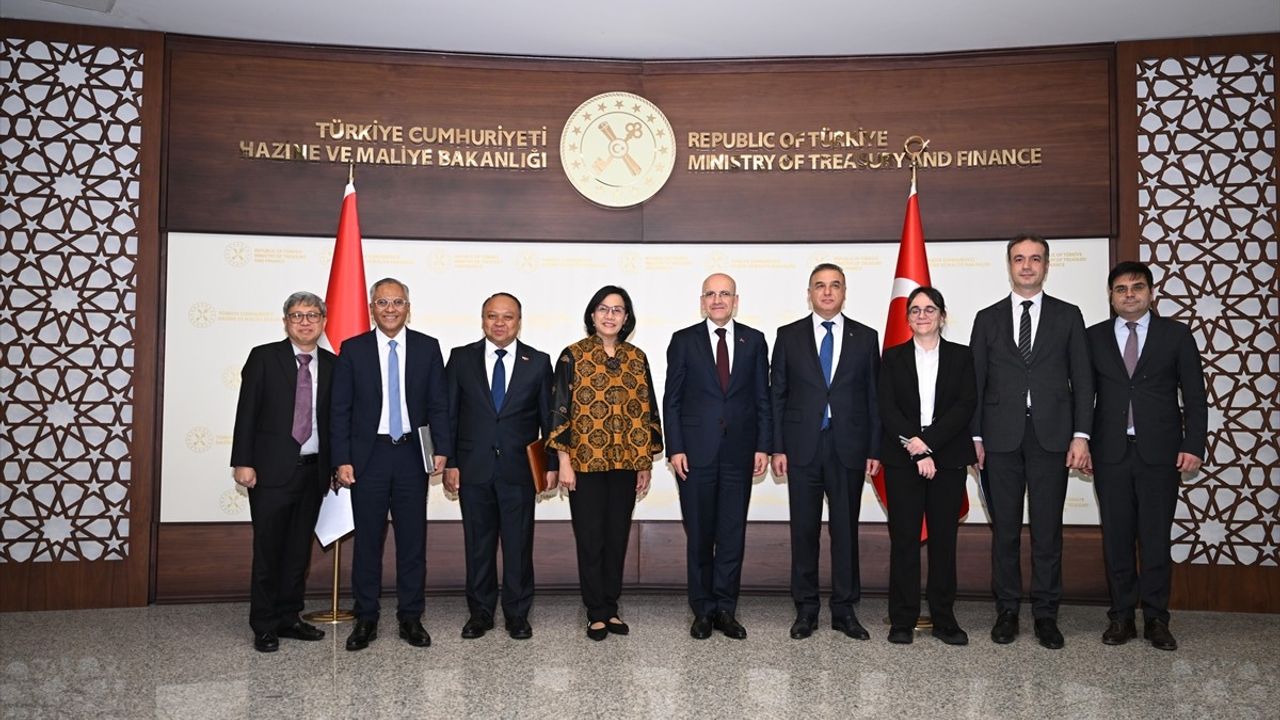 Bakan Şimşek ve Endonezya Maliye Bakanı Indrawati'den İşbirliği Vurgusu
