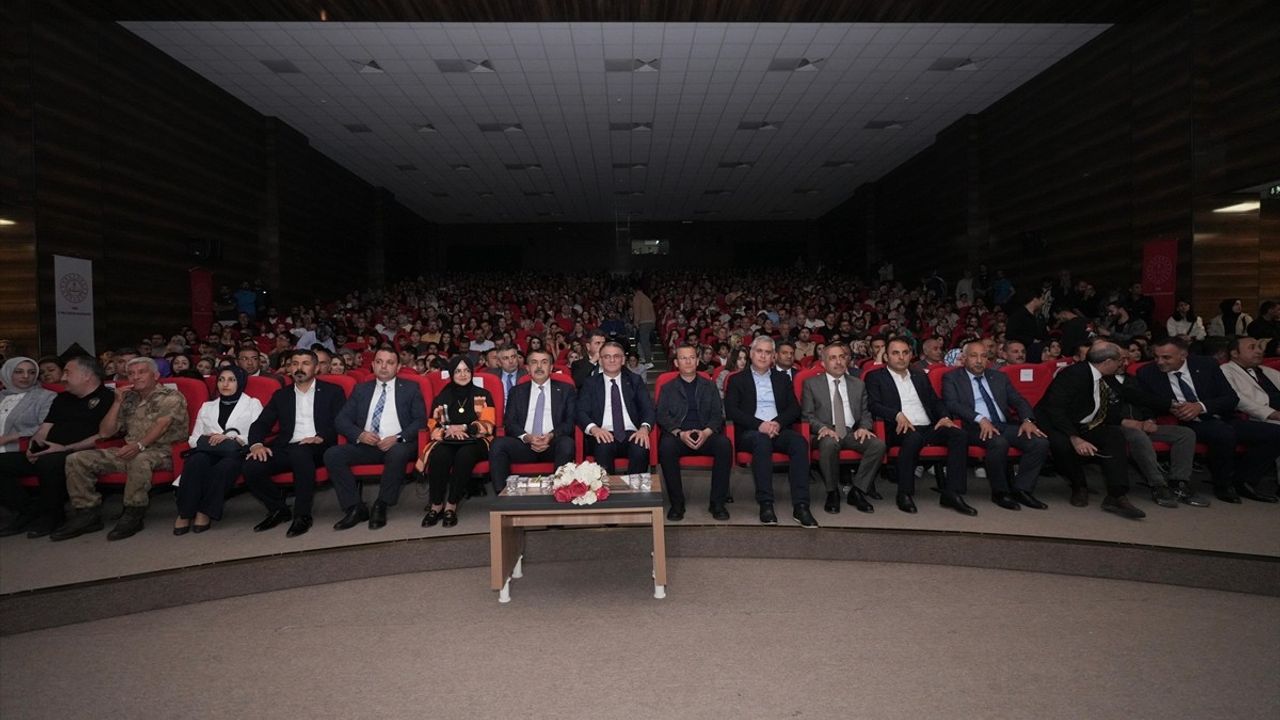 Bakan Tekin Van'da Eğitim ve Kültüre Dikkat Çekti