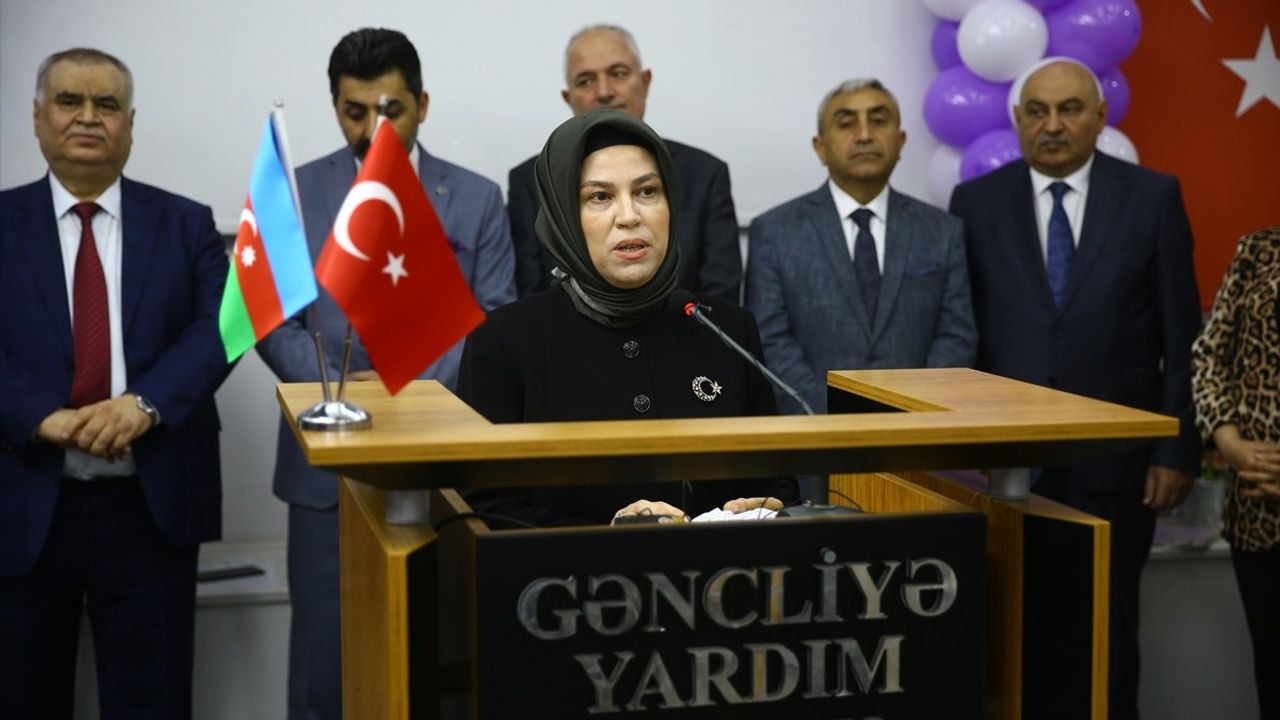 Bakü'de Türk ve Azerbaycanlı Kadınlar Ortak Kermes Düzenledi
