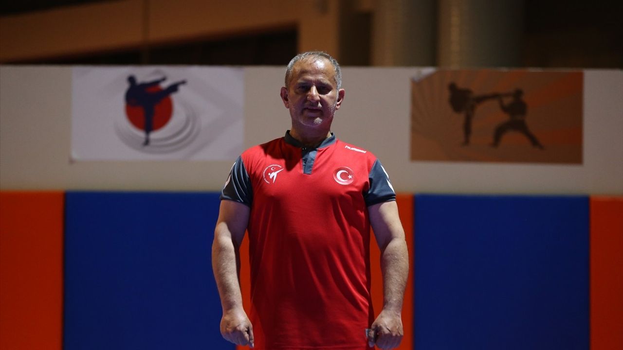 Balıkesirli saatçinin tekvando başarısı