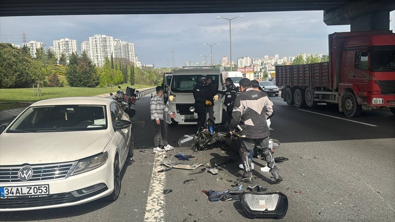 Başakşehir'de Motosikletle Otomobil Kazasında Ölümden Dönüş
