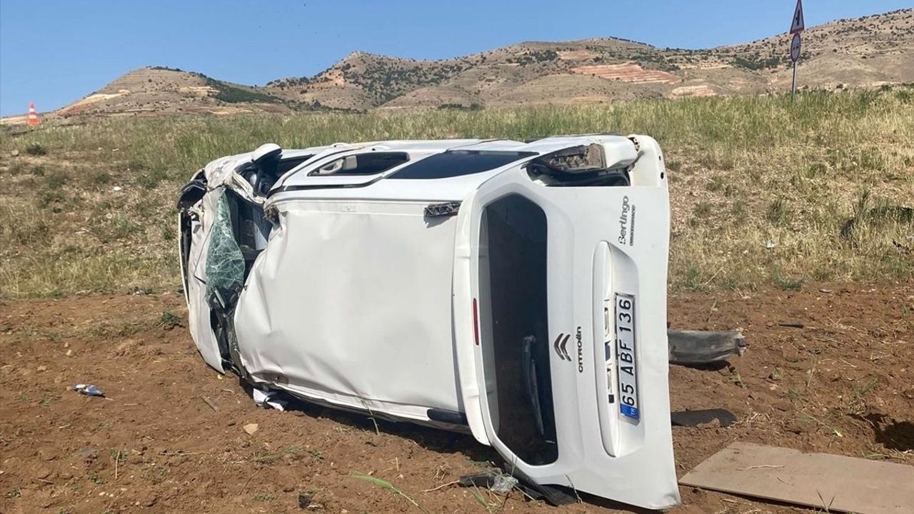 Batman'de Trafik Kazası: 1 Ölü, 2 Yaralı