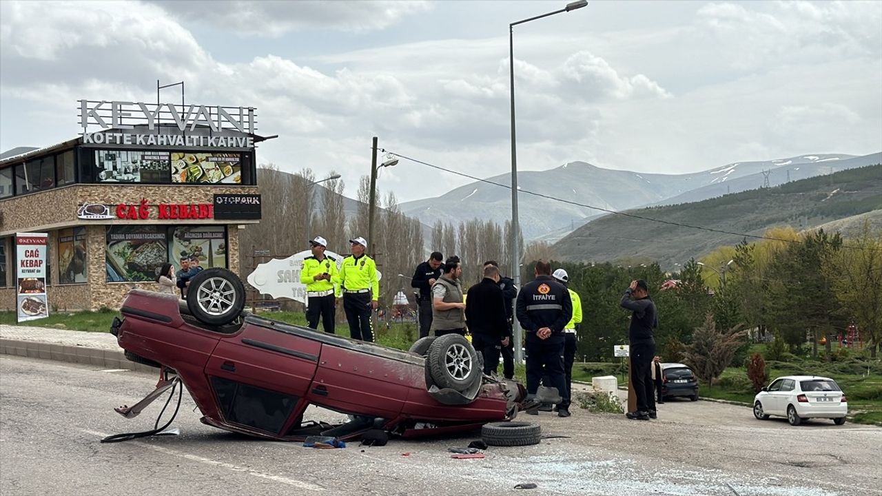 Bayburt'ta Trafik Kazası: 4 Yaralı